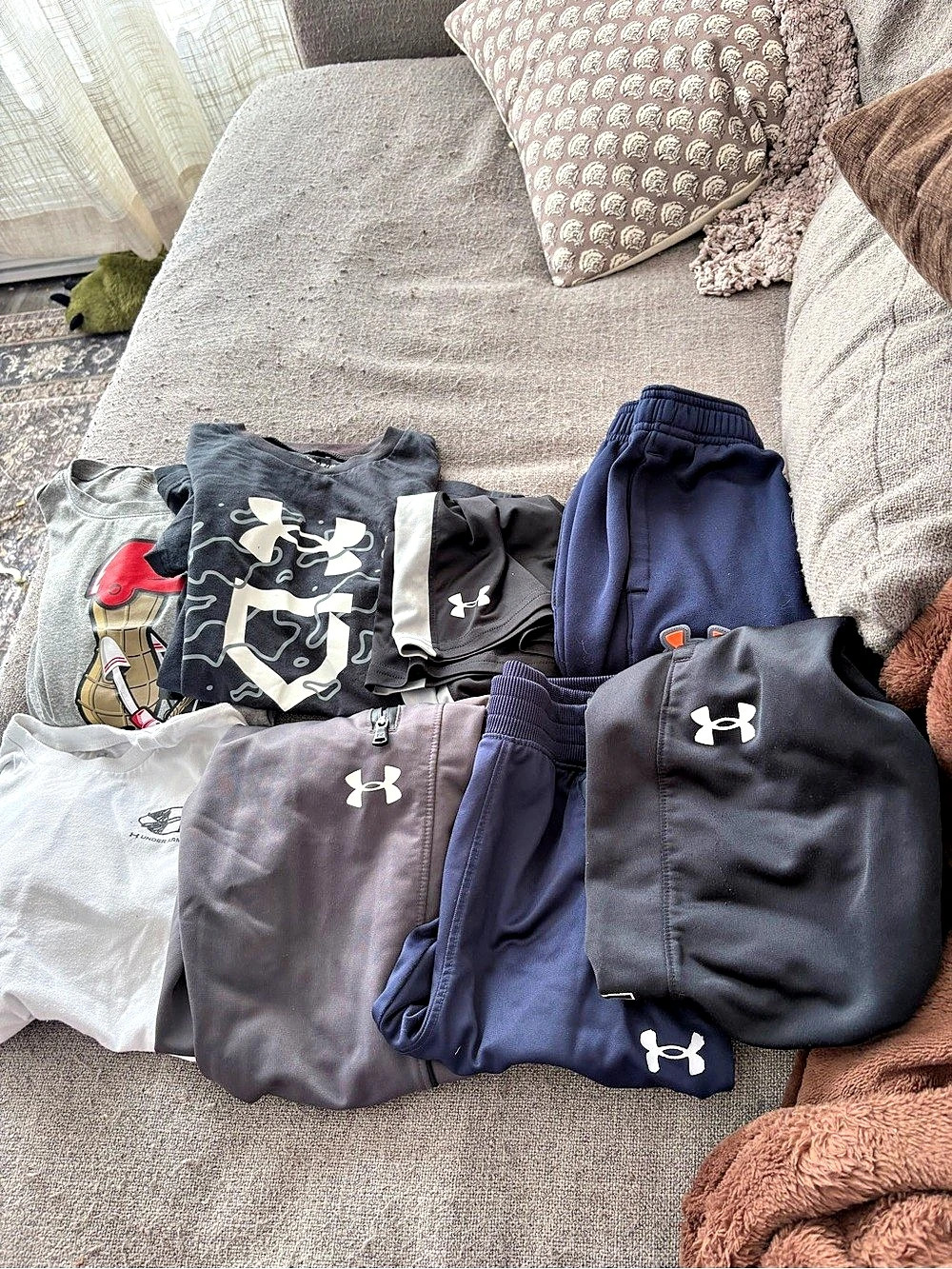 PLAY CONDITION Under Armour Boys Size 7 Athletic Lot bundle